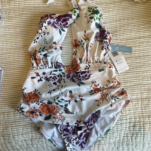 Cupshe swimsuit size M; brand new - Picture 1 of 4